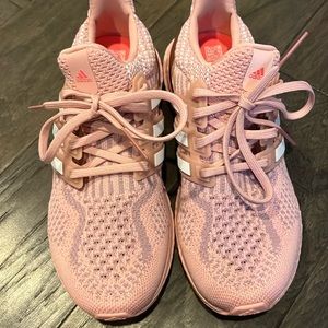 *NWT* Adidas Ultraboost 5.0 DNA running shoes size 6. Rose Gold/Mauve shade